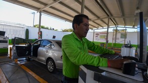 Auto se preparan para pasar la verificación vehicular