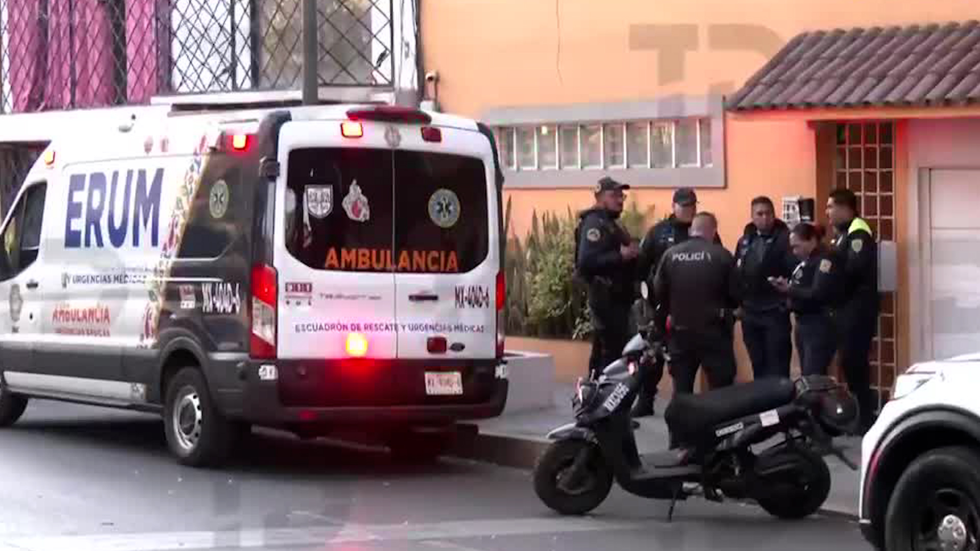 Los hechos ocurrieron en Rio Churubusco. Un padre y su hijo de cuatro años de edad resultaron lesionados.