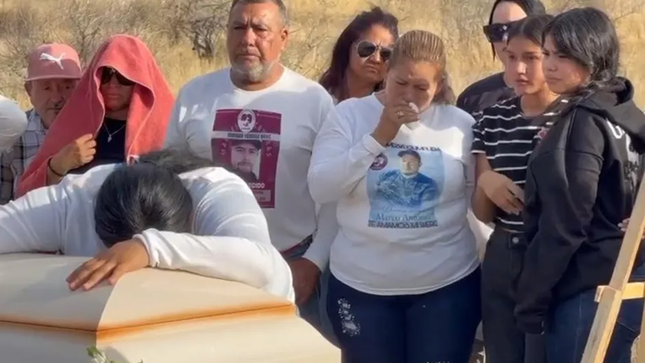 Familiares, colectivos y ciudadanos acompañaron a Ceci Flores en el funeral de su hijo en Sonora, tras años de búsqueda.