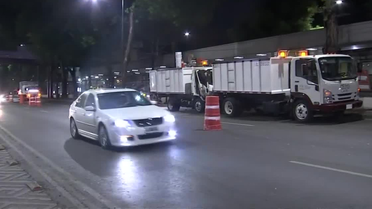 Mientras se encontraban realizando labores de mantenimiento sobre Calzada de Tlalpan, un conductor ocasionó un accidente que dejó dos trabajadores lesionados.
