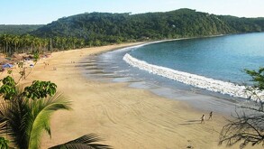 Playa Bahía de Chacala en Nayarit vista desde arriba, la más cercana a Guadalajara y una de las mejores para visitar en Semana Santa