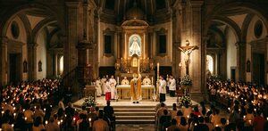 La bencidión del fuego en la Vigilia Pascual su suele hacer al anochecer, y es el evento más emblematico del Sabado de Gloria en la tradición católica