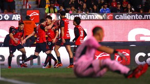 Tijuana celebrando el gol de Kevin Castañeda ante Tigres.