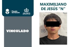 Ficha de vinculación a proceso de la Fiscalía de Jalisco con la foto de Maximiliano de Jesús 'N' con los ojos censurados por un recuadro negro