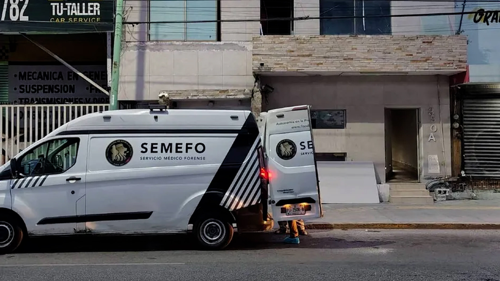 Dentro del cuarto que rentaba en un edificio de departamentos de la colonia Central, en Monterrey, una joven fue encontrada sin vida.