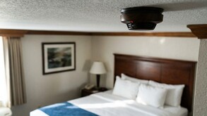 Usuarios en redes sociales y especialistas en ciberseguridad han compartido métodos para detectar posibles cámaras ocultas.