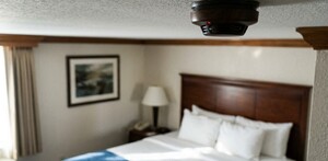 Usuarios en redes sociales y especialistas en ciberseguridad han compartido métodos para detectar posibles cámaras ocultas.