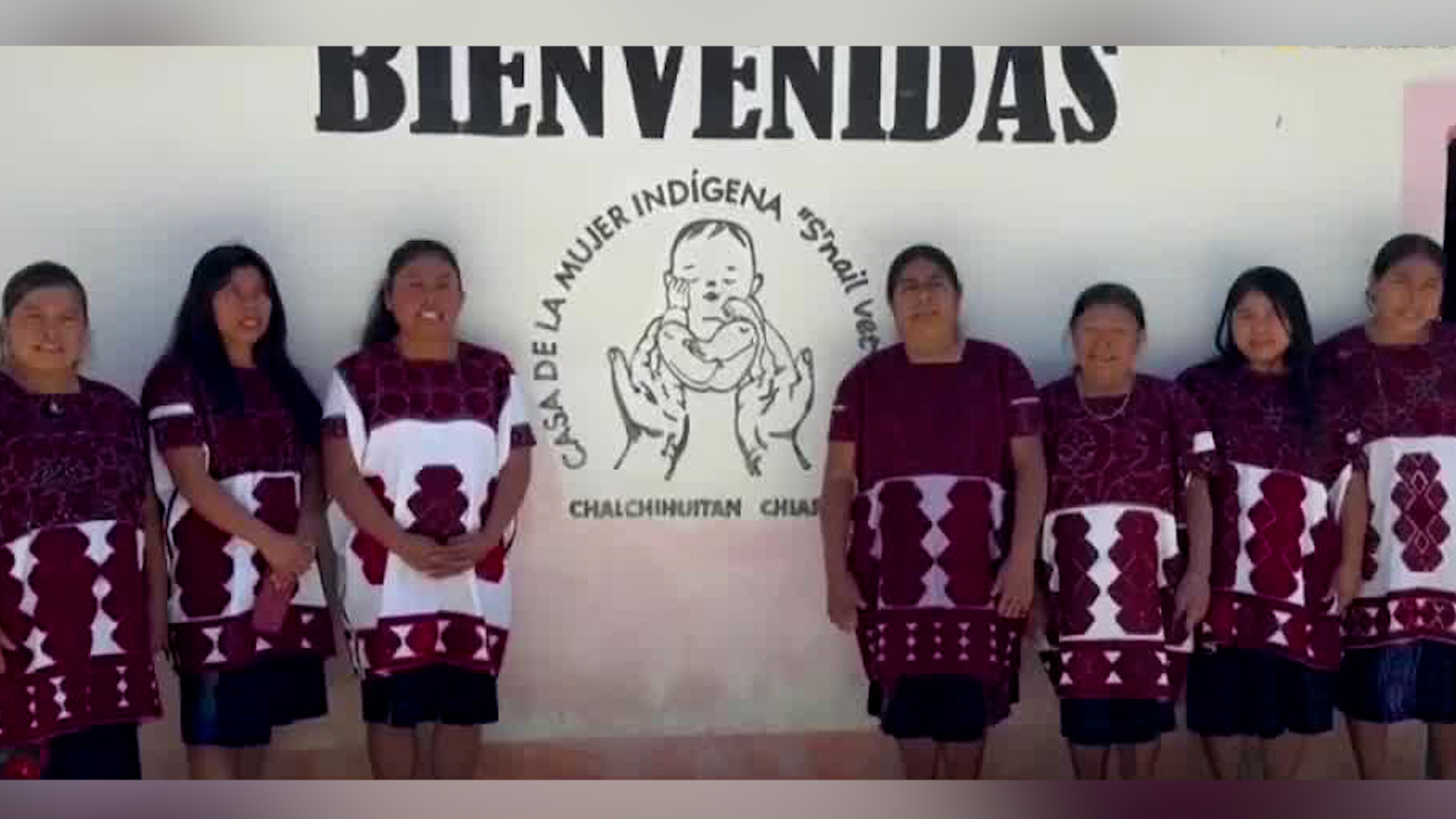 En la comunidad de Chalchihuitán, mujeres ayudan a mujeres a partir por la falta de servicios médicos.