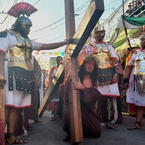 Caída de Jesús durante recorrido de Judea San Martín de las Flores 2026