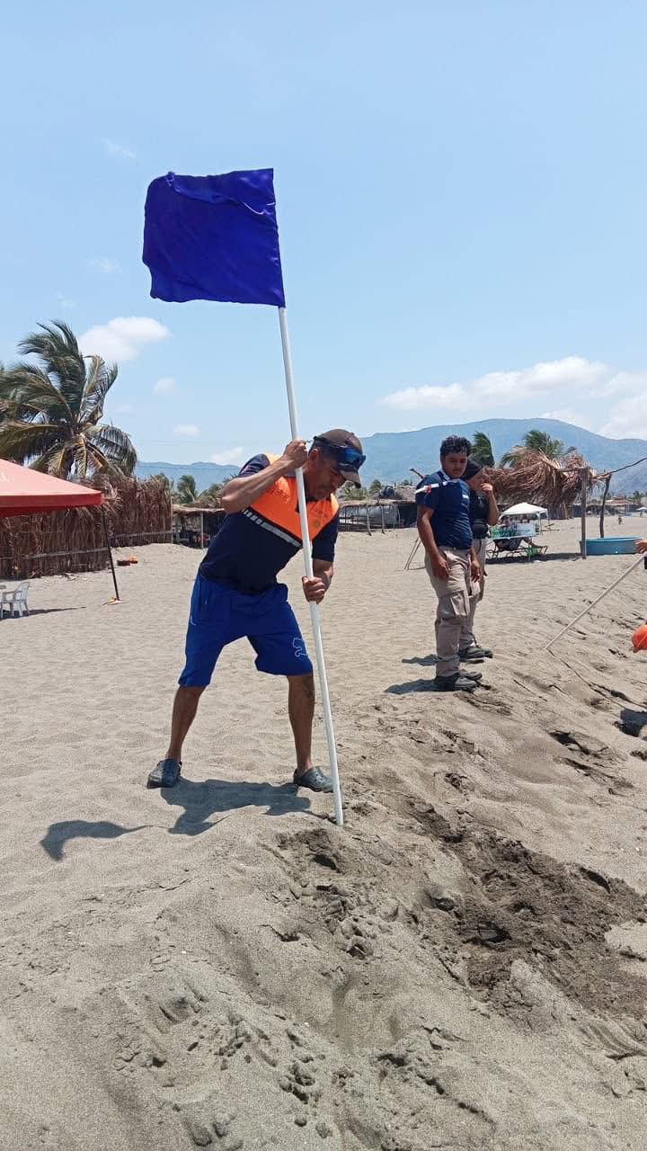 Bandera morada en playas