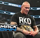Randy Orton portando el campeonato de WWE en un episodio de SmackDown.