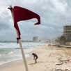 Bandera roja en playa