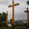 Cruces en el Cerro de la Estrella, lugar donde será la Pasión de Cristo en Iztapalapa 2026.