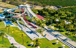 Las aguas termales son uno de los principales atractivos del parque acuático.