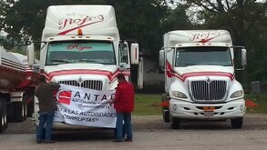 Transportistas bloquean vialidades de México el lunes 6 de abril.