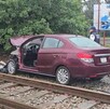 Auto impactado contra tren en Montemorelos