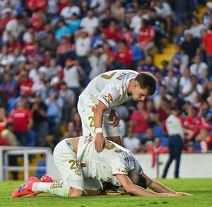 Jugadores del Toluca lamentándose por la derrota contra Querétaro.