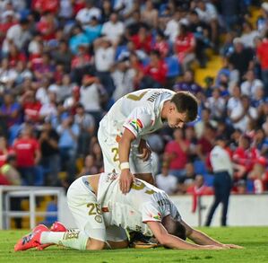 Jugadores del Toluca lamentándose por la derrota contra Querétaro.