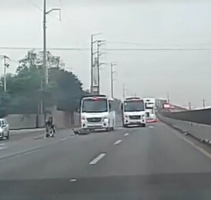 Choque de tráiler y transporte de personal en Apodaca.