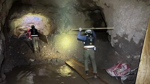 Familia de Abraham Aguilera exigió resultados en las labores de rescate de los mineros atrapados en el derrumbe en la mina.