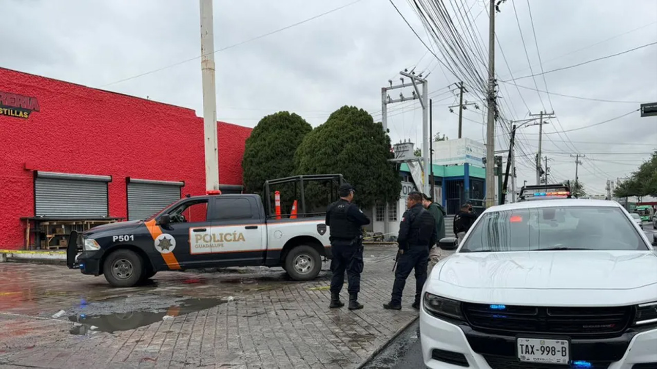 Un ataque armado en un negocio de carnitas en Guadalupe dejó un hombre muerto y otro herido.