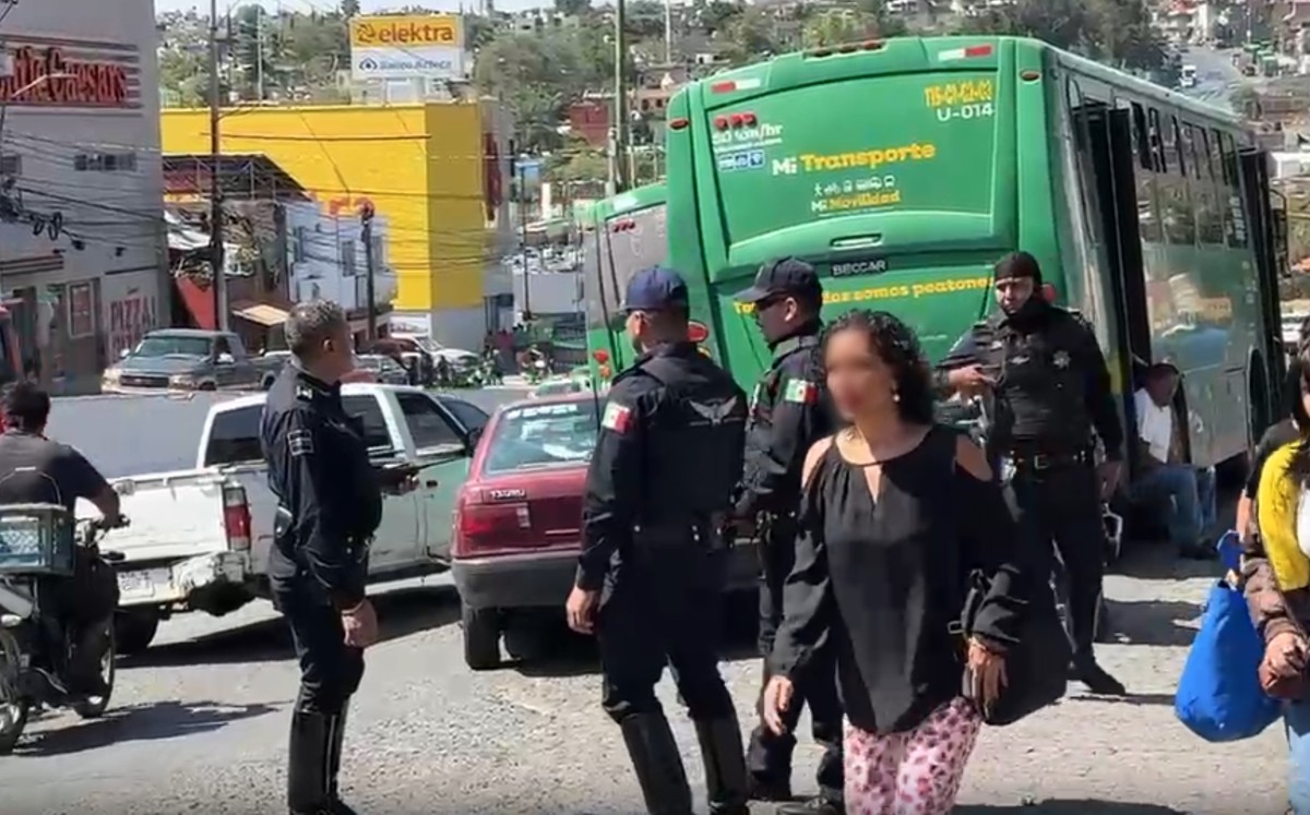 Elementos del Escuadrón Jaguares lograron la detención del conductor tras intentar huir.