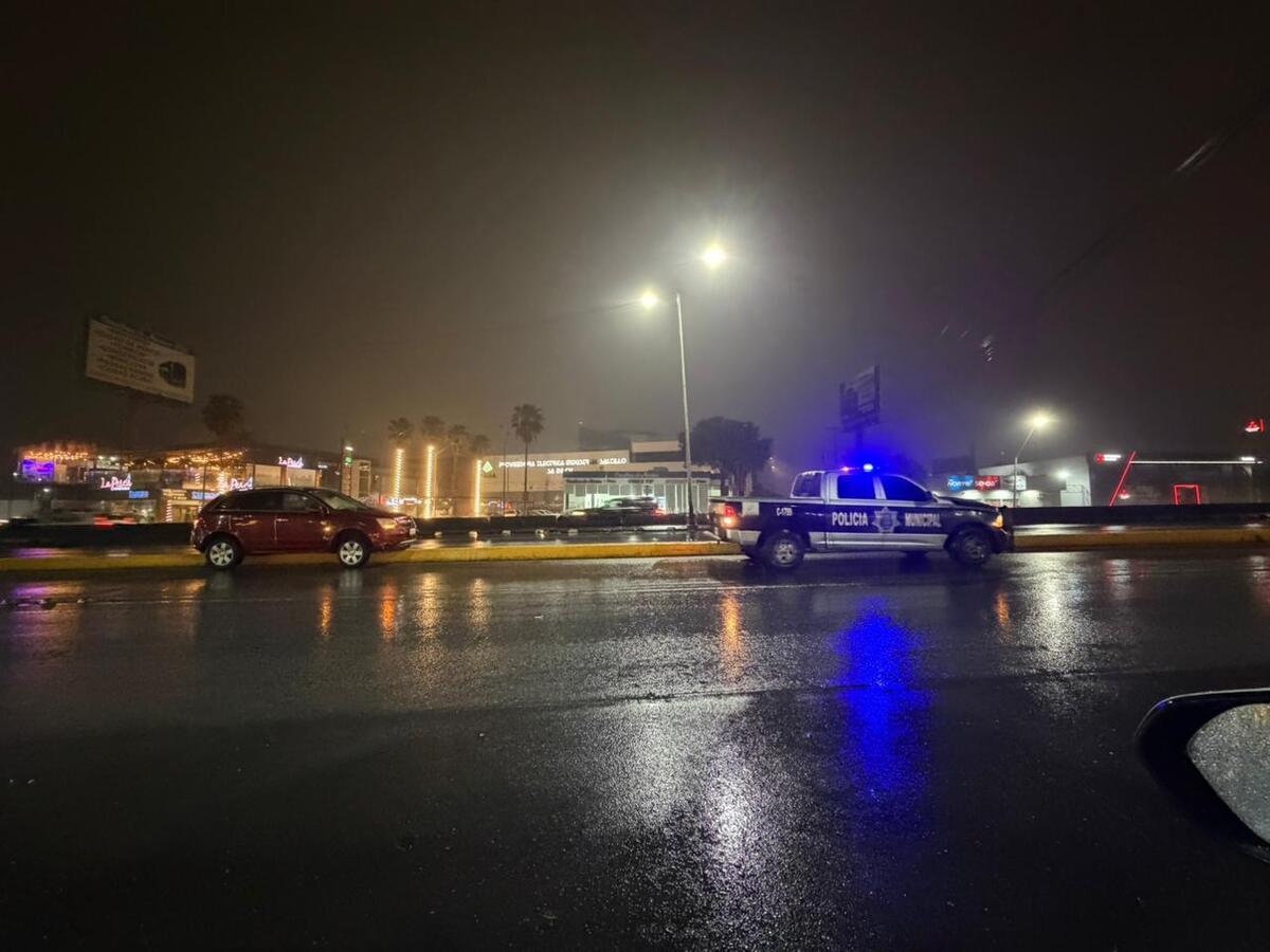 La neblina redujo la visibilidad y provocó un percance vial en Venustiano Carranza; autoridades acudieron al lugar.