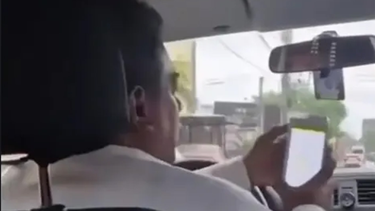 Autoridades de Quintana Roo suspendieron a un taxista tras viralizarse un video donde turistas lo acusan de cobros excesivos y manejo temerario.
