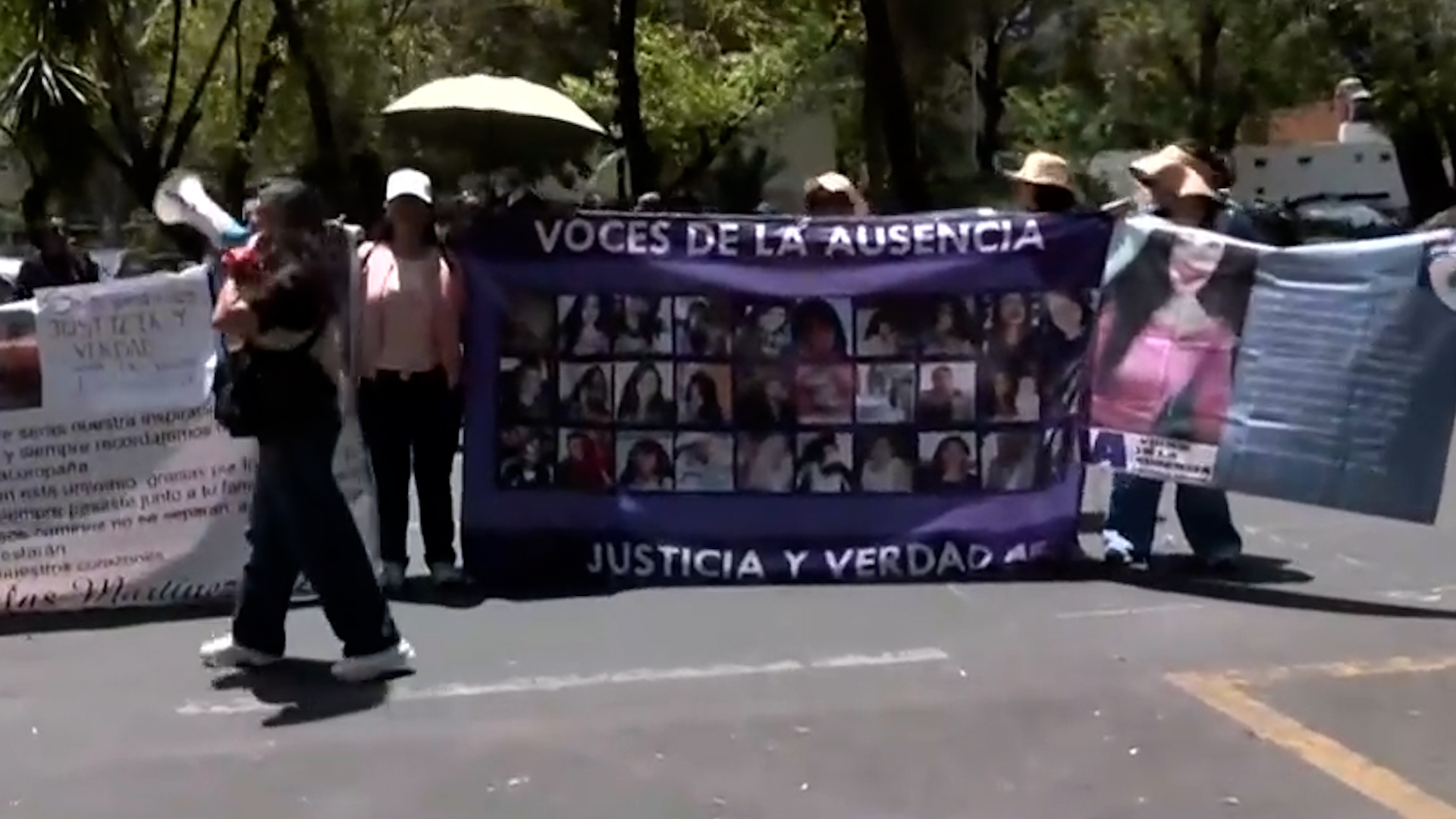 Familiares de Victoria Pamela Salas protestan en juzgados de Sullivan contra el amparo de Mario N, sentenciado a 45 años por feminicidio en Tlalpan.