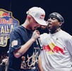 Bnet enfrentando a Fat N en la gran final de la Red Bull Batalla: Nueva Historia