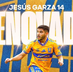 Jesús Garza en la foto oficial de su renovación con Tigres.
