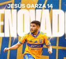 Jesús Garza en la foto oficial de su renovación con Tigres.
