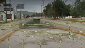 Las autoridades municipales y estatales mantienen un despliegue de emergencia para atender las inundaciones.