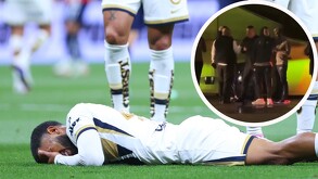 Jugador de Pumas lamentándose tras el empate contra Chivas en el Estadio Akron.