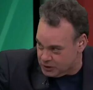 Marc Crosas y David Faitelson disctiendo en programa en vivo.