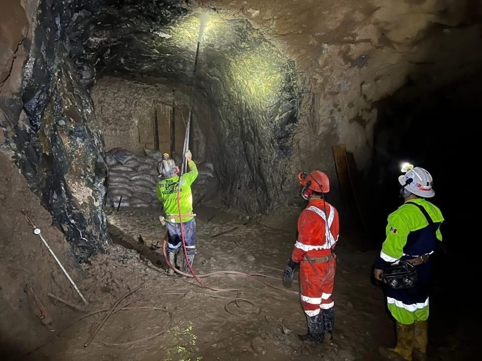 Los 25 mineros atrapados se han logrado rescatar a 22; todavía se encuentran desaparecidos tres trabajadores.