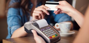 Terrazas en la Ciudad de México hacen cobros extra por ‘vista turística’ para sustituir la propina poco antes del Mundial en México.