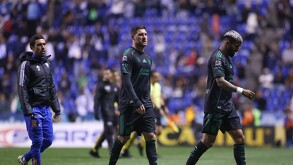 Jugadores de Tigres  luego de perder ante Puebla.