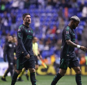 Jugadores de Tigres  luego de perder ante Puebla.