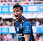 Jugador de Gallos Blancos celebrando el gol ante Toluca.