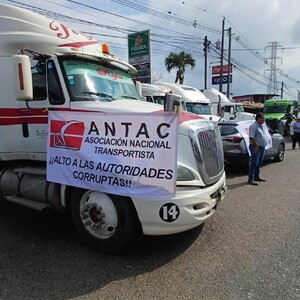 Transportistas hacen paro nacional en México.
