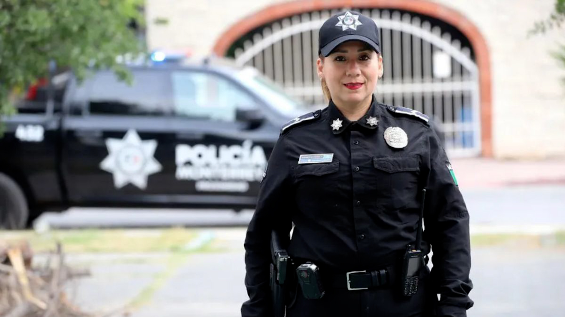 Descubre cómo entrenan los cadetes de la Policía de Monterrey: 7 meses de disciplina, simuladores de tiro y el sacrificio de dejar la vida civil.