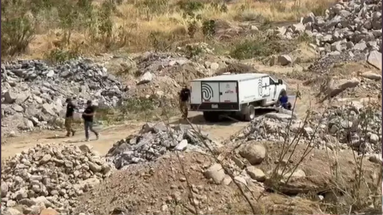 El colectivo Guerreros Buscadores de Jalisco localizó bolsas con restos humanos en un predio de Tlajomulco.