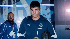 Jorge Rodríguez, mediocampista argentino de Rayados, sería baja por tiempo indefinido por una lesión en la cintura.