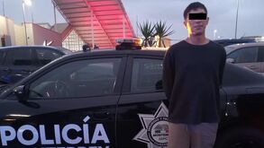 Elementos de Monterrey capturaron a un sujeto de 26 años que intentó sustraer 23 prendas valuadas en más de 21 mil pesos de una plaza comercial.