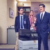 En la nueva serie de Prime Video aparecen varias escenas en las que se detecta la violación de derechos laborales por parte del dueño de la empresa.