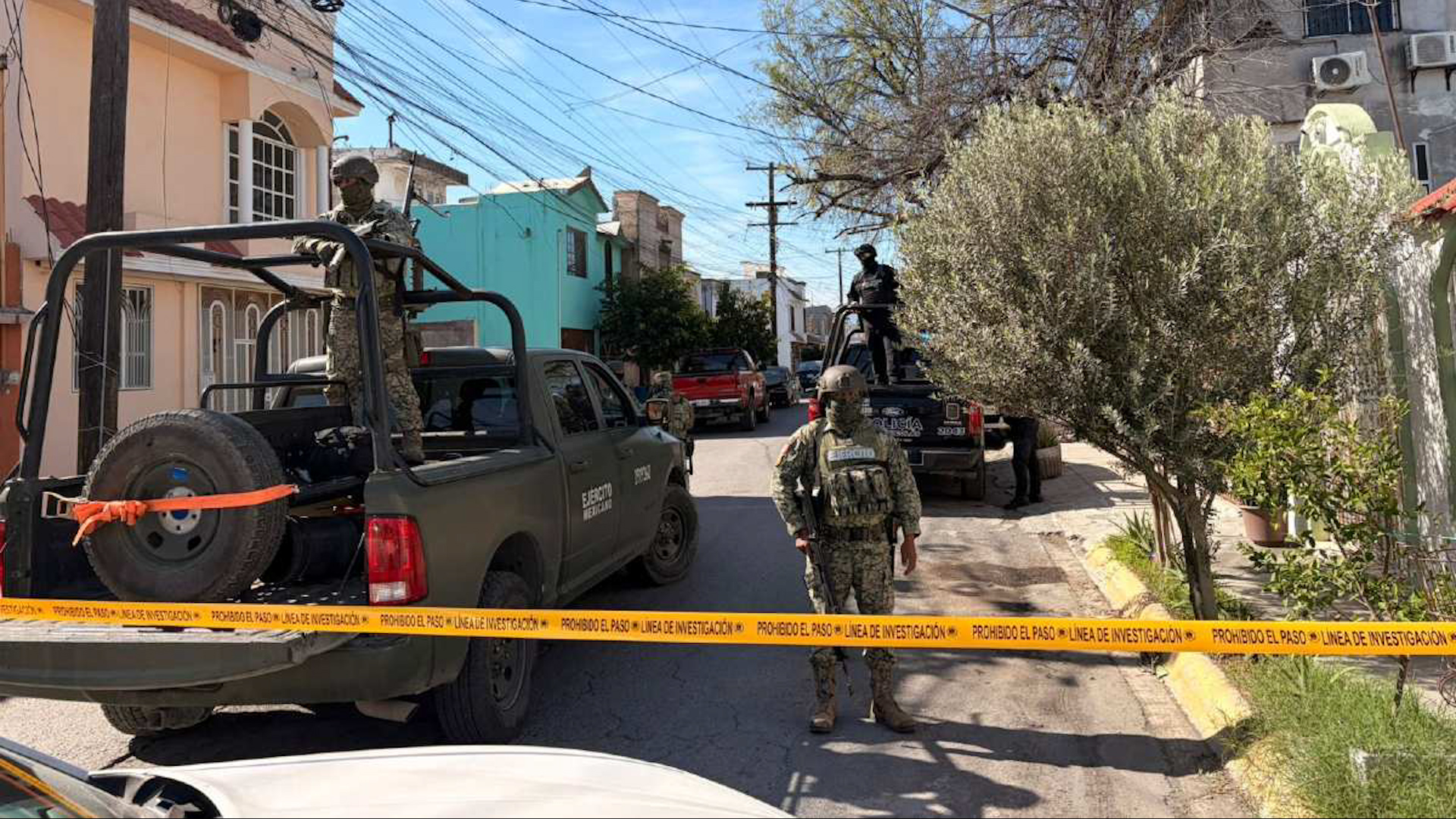 La Fiscalía de Nuevo León realizó cateos en San Nicolás, Escobedo y Guadalupe por investigaciones de fraude bancario. Aseguran casa en Industrias del Vidrio.