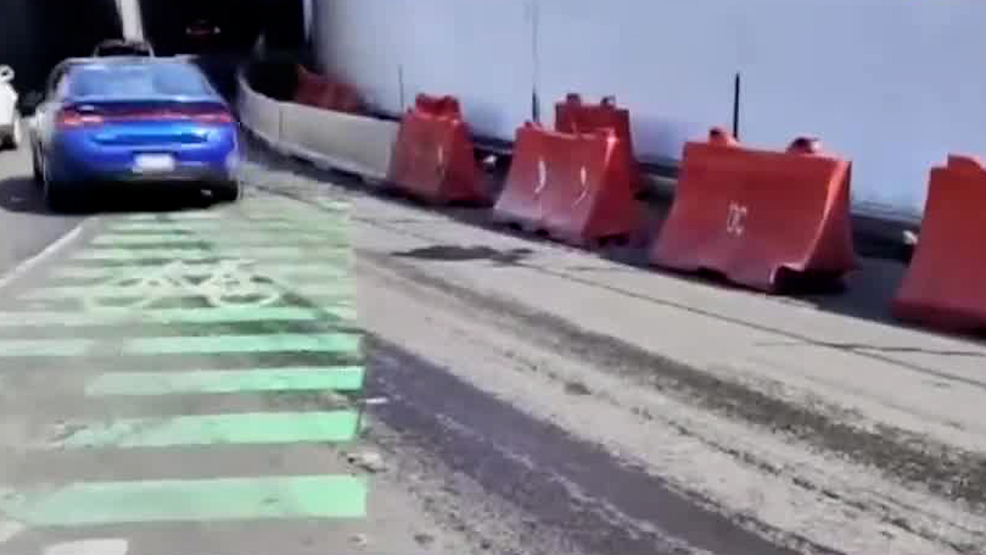 Continúan obras en bajopuente por la construcción de la vialidad. Ciclistas afectados.