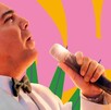 Cristian Castro con un micrófono del cartel de su concierto en la Feria de Puebla 2026