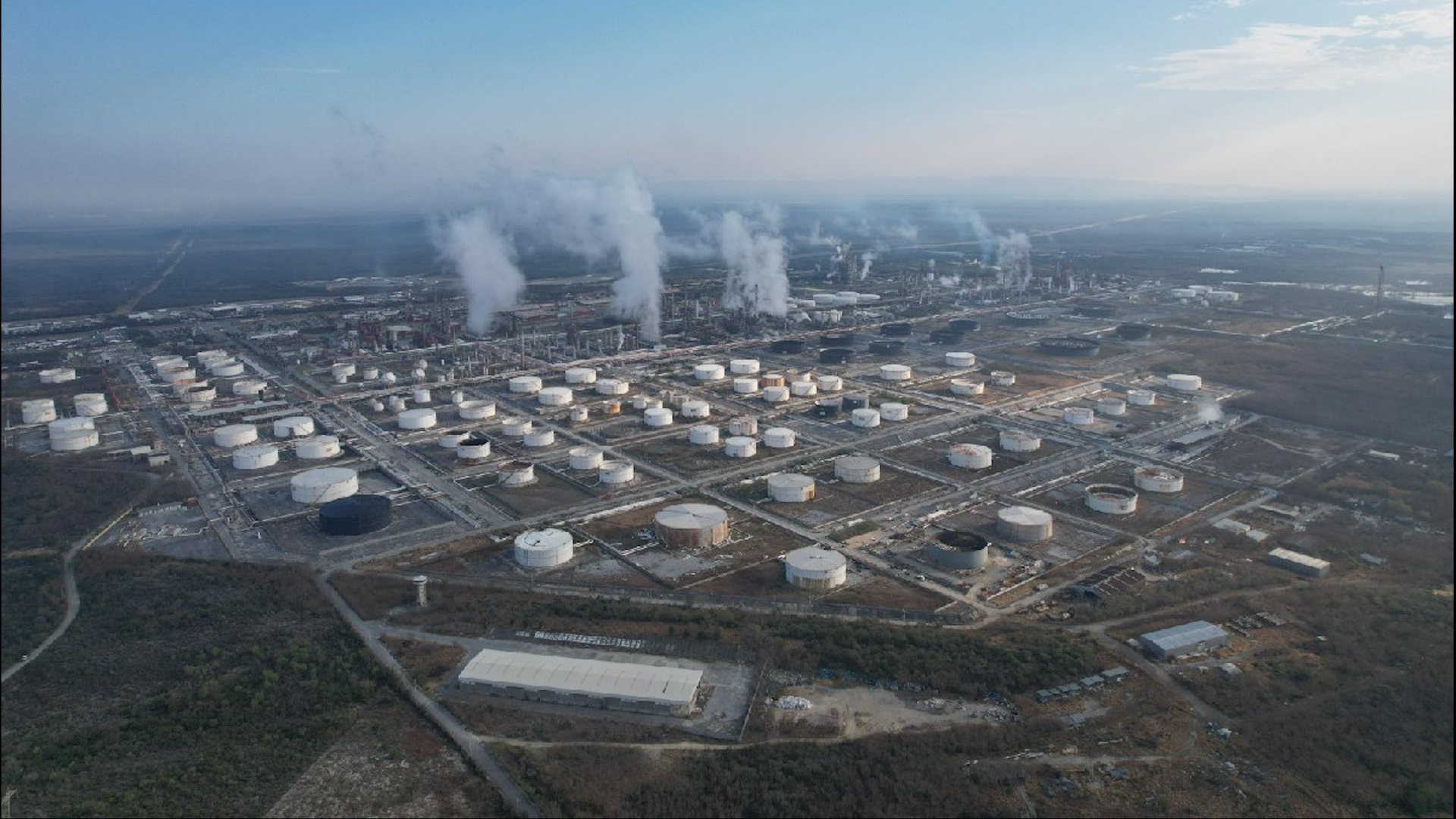 Legisladores de Nuevo León exigen auditoría técnica a la refinería de Cadereyta tras inversión de 7 mil mdp sin mejoras en el aire. Entérate de los detalles.